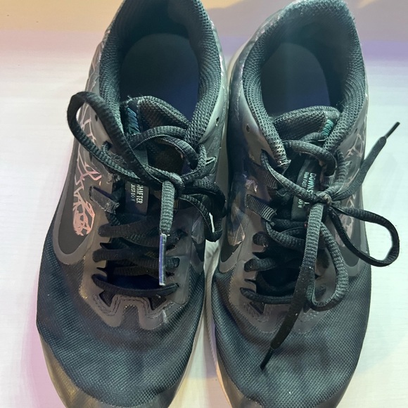 Girls Nike running shoes - Picture 3 of 6